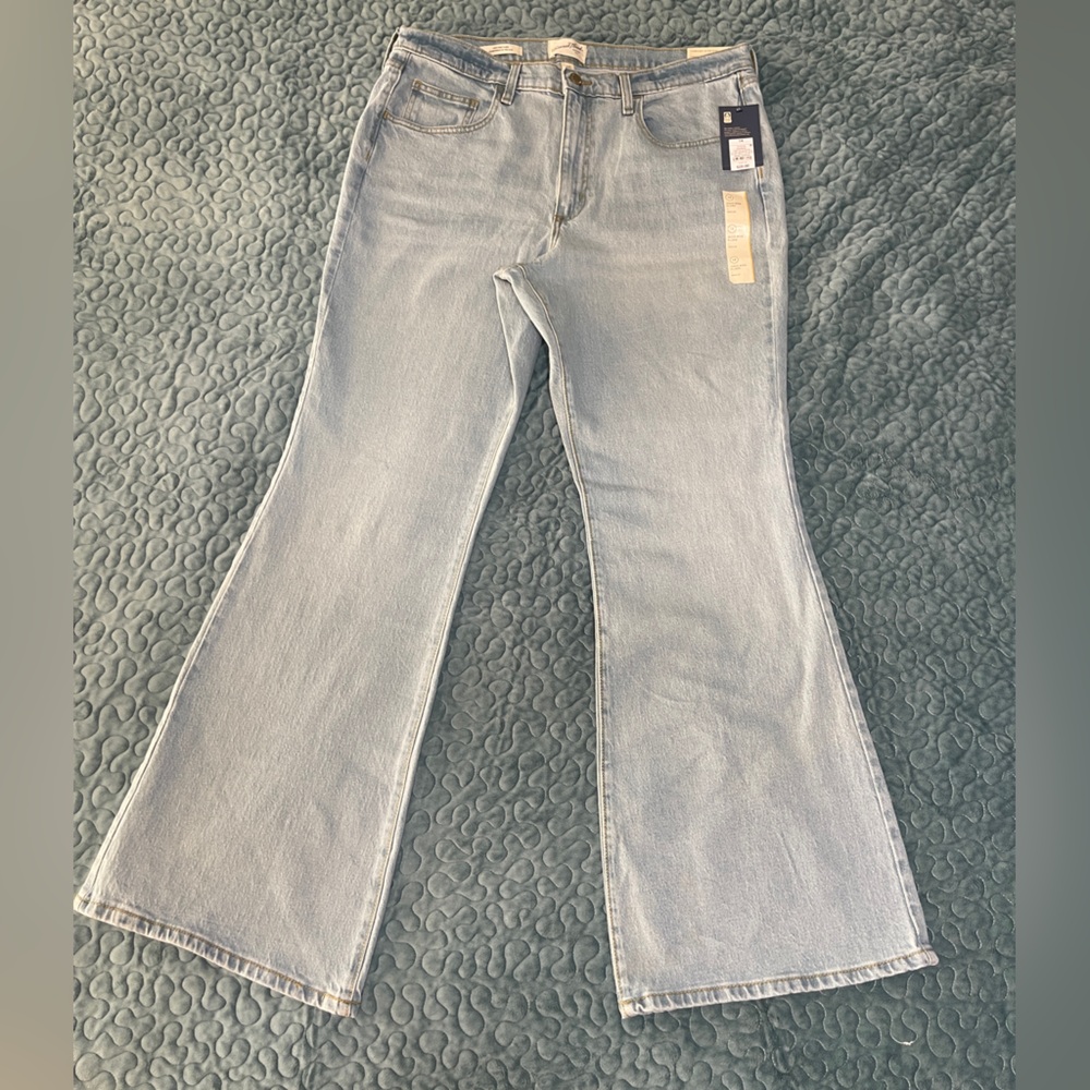 NWT Universal Thread Blue Jeans Denim Sz 14 High Rise Flare Stretch Comfort